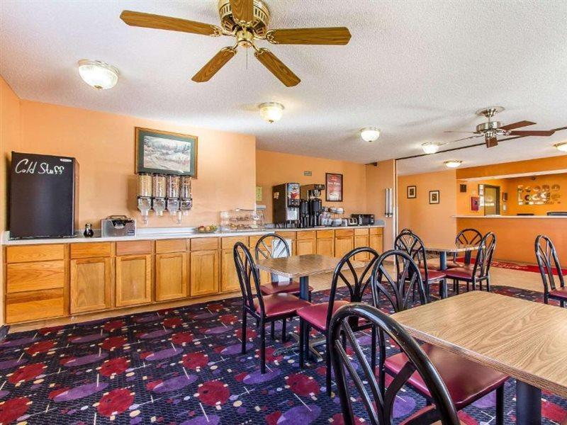 Pekin Econo Lodge & Suites מראה חיצוני תמונה