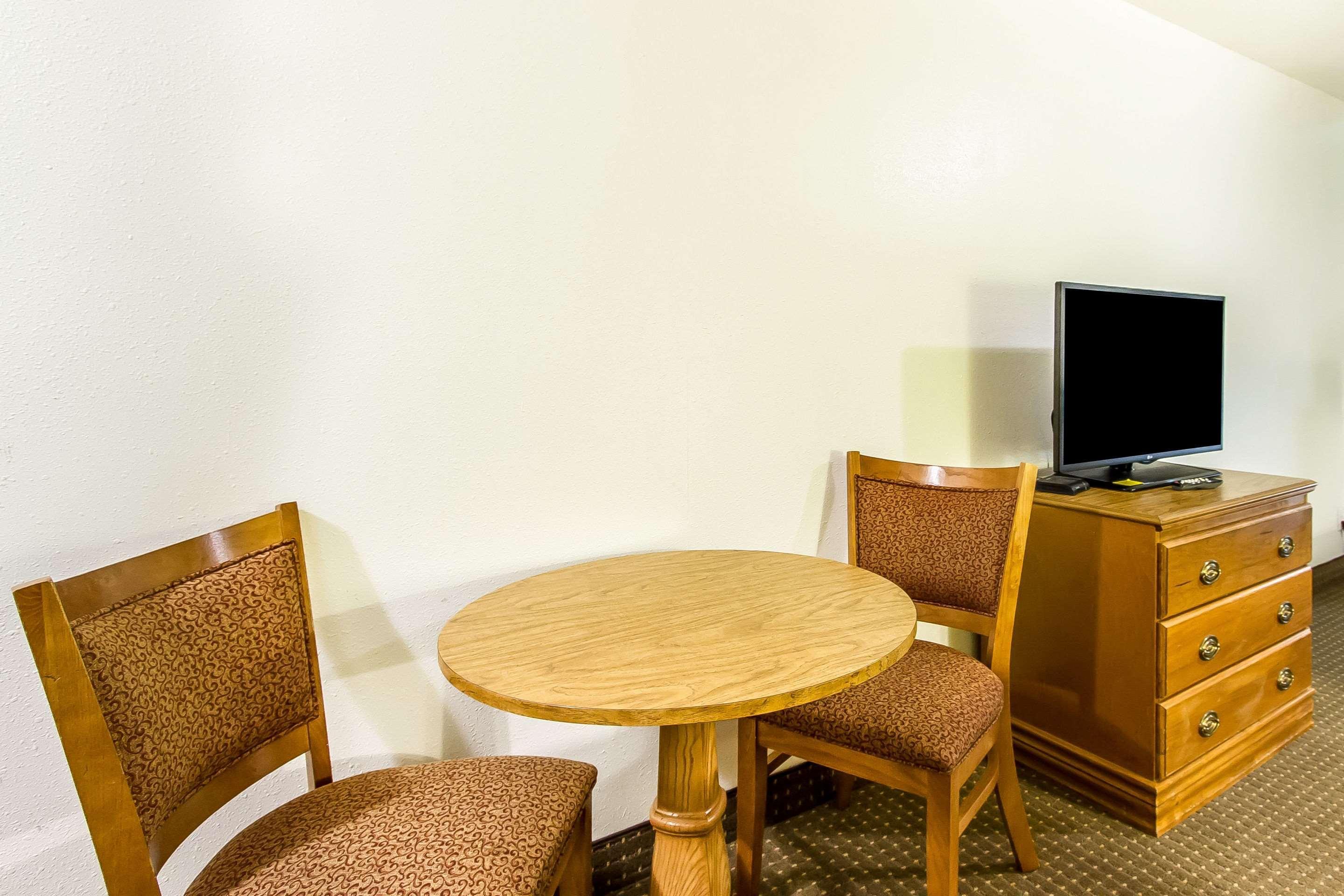 Pekin Econo Lodge & Suites מראה חיצוני תמונה
