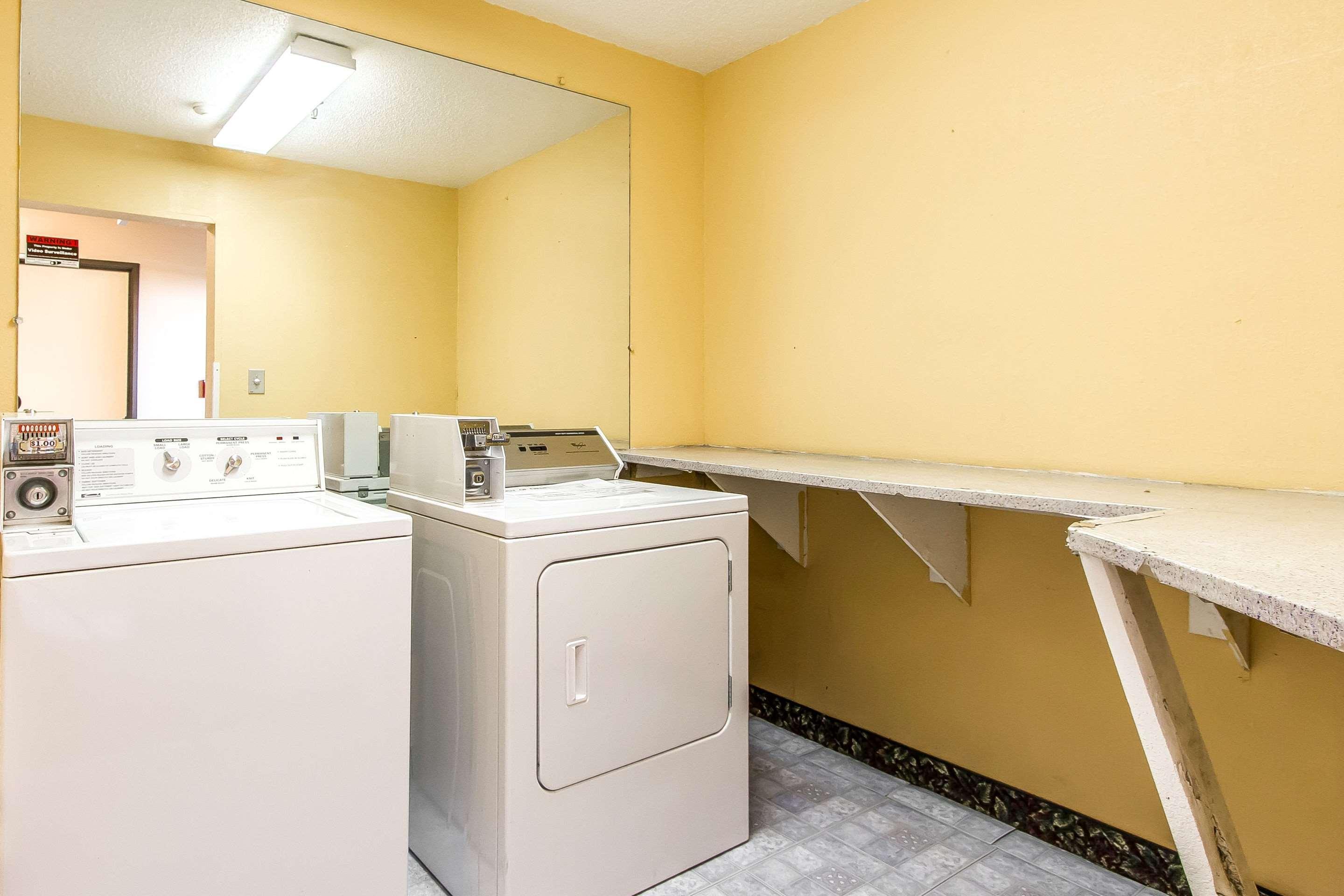 Pekin Econo Lodge & Suites מראה חיצוני תמונה