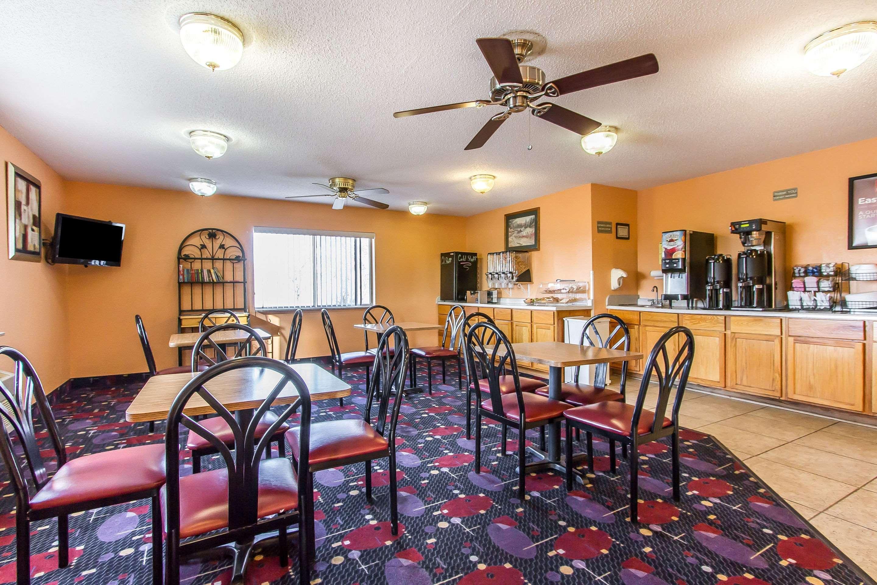 Pekin Econo Lodge & Suites מראה חיצוני תמונה