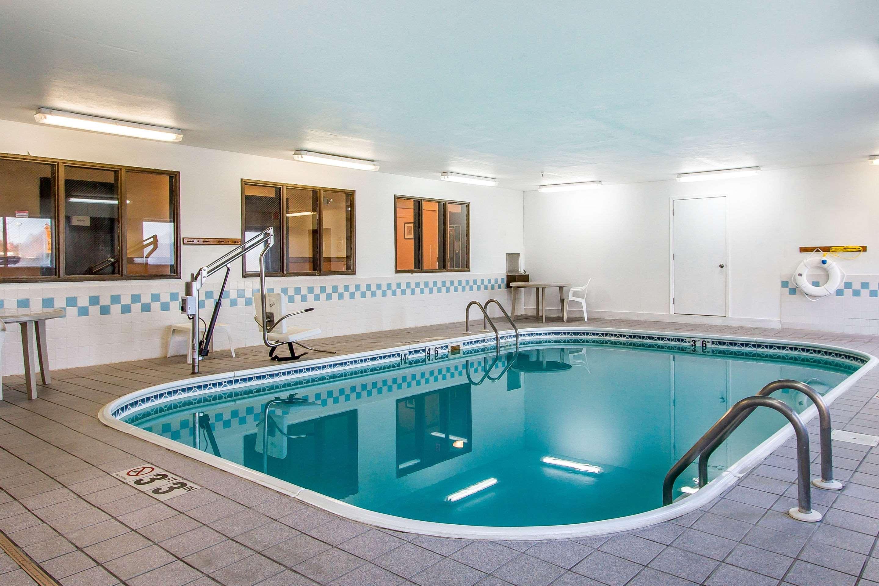 Pekin Econo Lodge & Suites מראה חיצוני תמונה